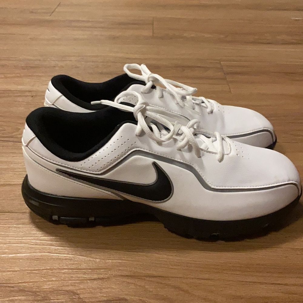 Nike Mens golf shoes size 9W Excellent Condition